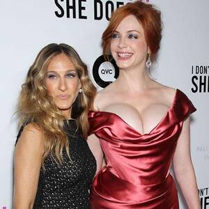 Christina Hendricks Celebrity Porn - Christina Hendricks Upstages Sarah Jessica Parker As She Busts Out on The  Red Carpet