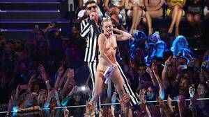 Disney Lesbian Porn Miley Cyrus - Miley Cyrus: I don't feel straight and I don't feel gay - BBC News