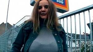 chubby slut wet pussy - Chubby slut spreads her wet pussy on the - XNXX.COM