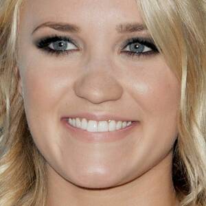 Emily Osment Porn Captions - Emily Osment's Makeup Photos & Products | Steal Her Style