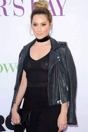 Ashley Tisdale Vagina Slip Porn - Ashley Tisdale left â€œdyingâ€ with embarrassment after she flashes her nipple  covers on red carpet - Mirror Online