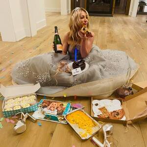 Kaley Cuoco Monster Porn - Kaley Cuoco Rocks Our Socks Off With New Hairstyle