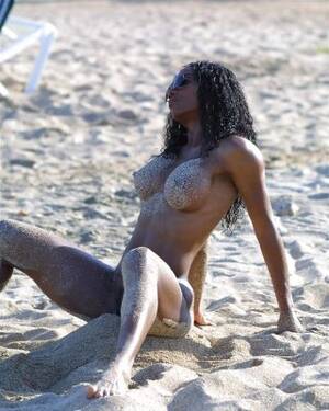 Ebony Beach Porn - Ebony On Beach Porn Pics - PICTOA