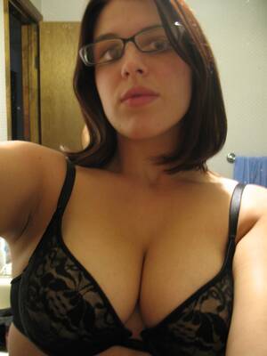 Brunette Girls With Glasses - Brunette with glasses. Porn Pic - EPORNER