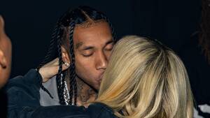 Avril Lavigne Xxx - Avril Lavigne and Tyga Kiss at Paris Fashion Week, Confirm Romance :  r/Fauxmoi