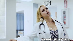 doctor seduce - Young bimbo seduces busty lesbian doctor and licks her twat - XVIDEOS.COM