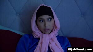 Arab Girls Hijab Sex - Arab girl wears hijab when fucking with mosque leader - XNXX.COM