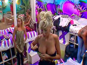 flash tv show nude - Reality show housemates change and flash bodies | voyeurstyle.com
