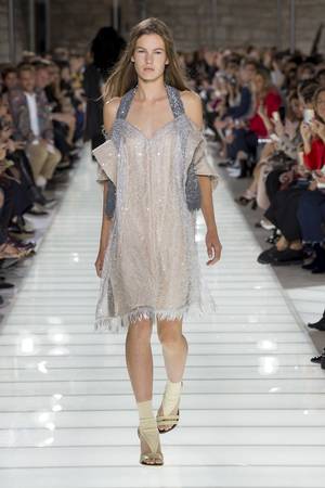 Emma Stone Painful - Dazzle them in a sequined dress like Emma Stone