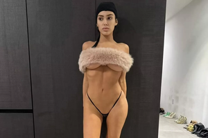 kim kardashian upskirt nude - Kanye West uploads risquÃ© photos of his new wife Bianca Censori | Marca