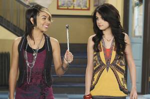 Lesbo Porn Selena Gomez - Hayley Kiyoko Talks Lesbian Energy On Wizards