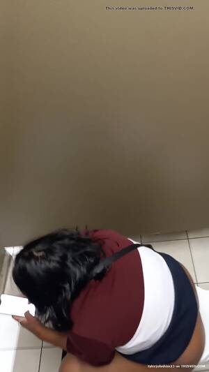 black girl hidden toilet cam pooping - Black Girl overstall Spy - ThisVid.com