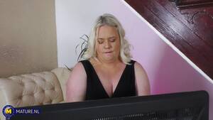 blonde bbw bald pussy - Blonde BBW cougar Kerry is a naughty British housewife that loves to  masturbate her shaved pussy(2023) | Porno Videos Hub