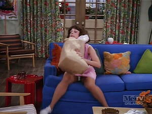 celebrity vintage upskirt - Vintage celebrity upskirt fakes - 11 photos