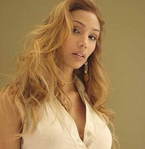 long hair shemale - Sheï¿½s a Lady