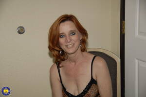 American Mature Housewife - American mature housewife sucking a black cock and makes him come - Mature .nl