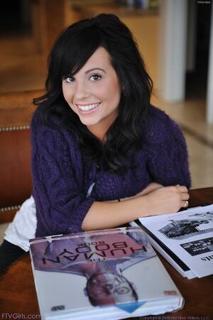 mindy lynn - Mindy Lynn lifts her dress up | Sexy-Models