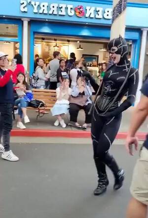 Anne Hathaway Bondage Porn - The moment Billy loved cats. : r/whitepeoplegifs