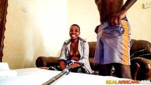 Amateur Black Homemade Xxx - Amateur Black de 20 aÃ±os se folla y tiene sexo Hot en el sofÃ¡ - RedTube
