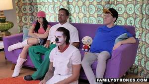 Busty Lois Griffin Cosplay Porn - Cosplay Meg Griffin turns to be slutty babe