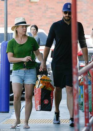 Jennie Garth - Jennie Garth make-up free with fiancÃ© Dave Abrams in LA | Daily Mail Online