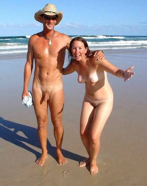 couples posing naked beach - BeachCpl