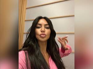 kim kardashian hot nude latina - Kim Kardashian Mocked Over Latest Instagram Selfie & Ditzy Caption