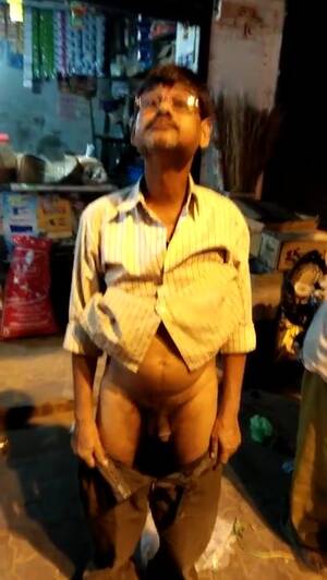 Indian Show Cock Porn - Shameless indian uncle show his dick in public - ThisVid.com ä¸­æ–‡