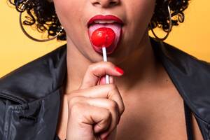 latina girls sucking lollipops - Why Women Like Giving Blowjobs - Do Women Like Giving Oral?
