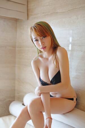 asian amateur cleavage - asian with huge cleavage Porn Pic - EPORNER