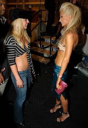 hilton spears lohan upskirt - paris-hilton-britney-spears.jpg 618Ã—900 pixels