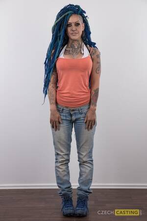 Dreadlocks Punk Porn - Punk girl with a headful of dyed dreads stands naked in her modelling debut  - PornPics.com
