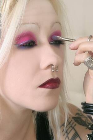 Face Makeup Porn - Face Makeup Porn Pics & Naked Photos - PornPics.com