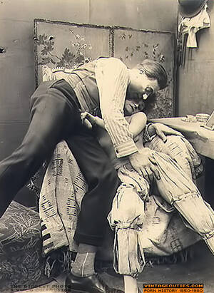 1900s vintage hardcore sex - She sucks his cock while another guy fucks - XXX Dessert - Picture 7