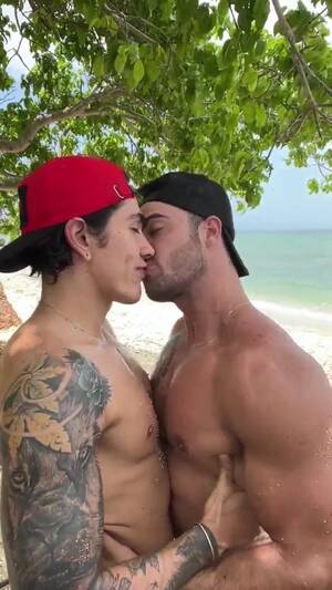 hot beach kissing - Hot kissing at the beach - ThisVid.com em inglÃªs