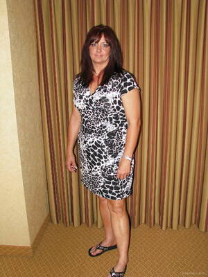 image fap mature cumshots - Cum slut Ann wants your cum today showing pussy on sofa