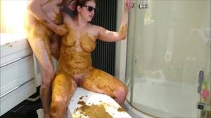 couple bath - Scat couple bath - ThisVid.com