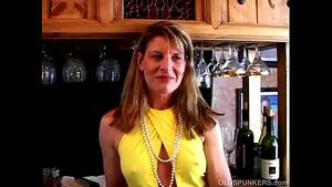 fit mature swingers - Fit mature swinger fucks her wet pussy - XVIDEOS.COM