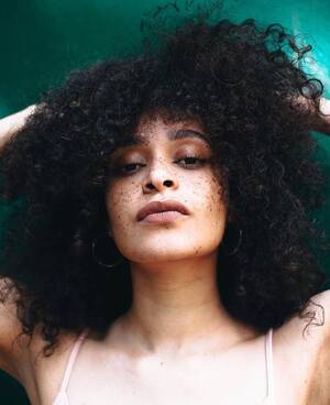 ebony freckles nude - 11 Beautiful Black Women With Freckles - xoNecole: Lifestyle, Culture,  Love, Wellness