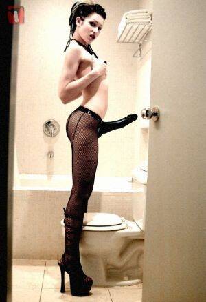 Giant Strapon Porn Captions - Huge Strapon Porn Gifs and Pics - MyTeenWebcam