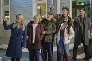 Elizabeth Gillies Lesbian Porn - Ho! Ho! Holiday Viewing! â€” Good Morning Christmas!