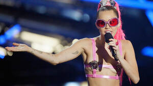 Miley Cyrus Naked - Miley Cyrus suffers wardrobe malfunction at MTV VMAs - CBS News