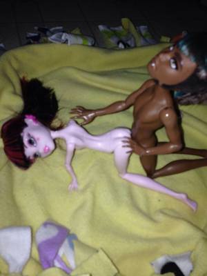 Monster High Doll Porn - Claude is showing his beloved Draculura the new meaning of \