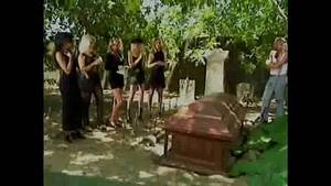 Cemetery - Nailing hot widow on the cemetery - XVIDEOS.COM