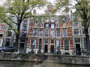 Amsterdam House Porn - OC] Netherlands - Amsterdam - Gabled house Huis Bartolotti (work by  Hendrick de Keyser) : r/Houseporn