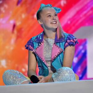 Jojo Siwa Naked Xxx - JoJo Siwa revealed she's 'technically' pansexual â€” here's what that means