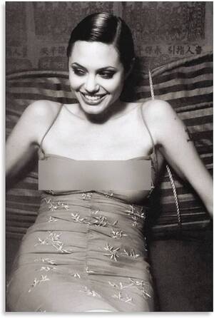 Angelina Jolie Double Porn - Angelina Jolie - PÃ³ster de porno sexy sin sujetador para pared, arte de  pared, lienzo impreso, obras de arte, decoraciÃ³n de dormitorio, sala de  estar, 60 x 90 cm : Amazon.com.mx: Hogar