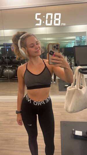 Brec Bassinger Porn - Brec Bassinger : r/CelebrityShorties