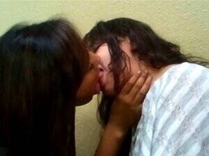 2 lesbians kissing - Lesbian Kissing Tube porn videos at Xecce.com