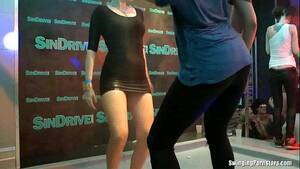 girls dancing club - Wet girls dancing erotically in a club - XVIDEOS.COM